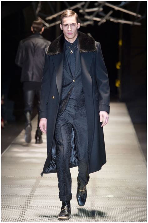 Versace Stripped: Versace Fall/Winter 2015 Menswear Collection 